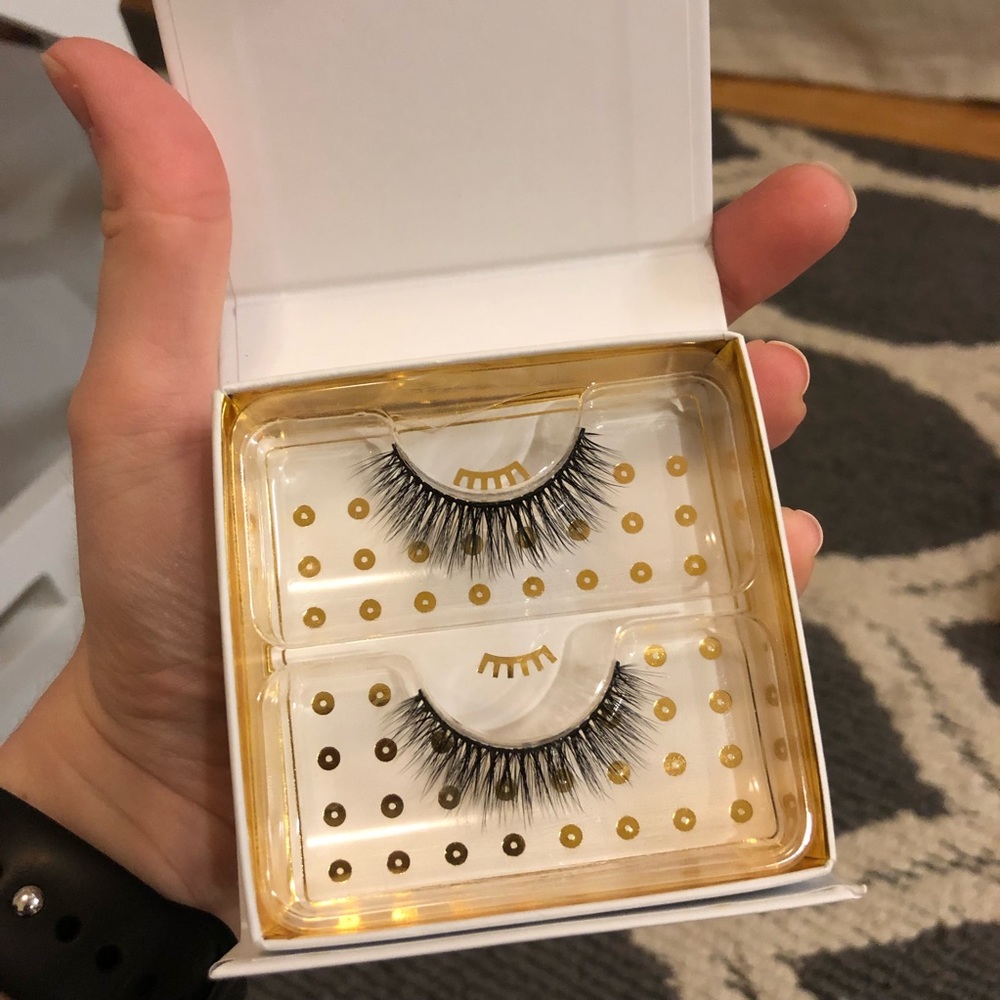 Lashes Bundle! BNIB - Picture 2 of 5